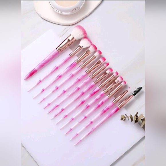 Pink Makeup Brush Set - Picture 2 of 5